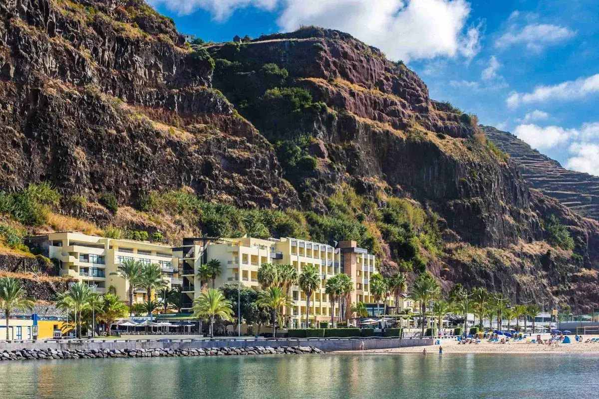 Słoneczna Madera plaża Calheta