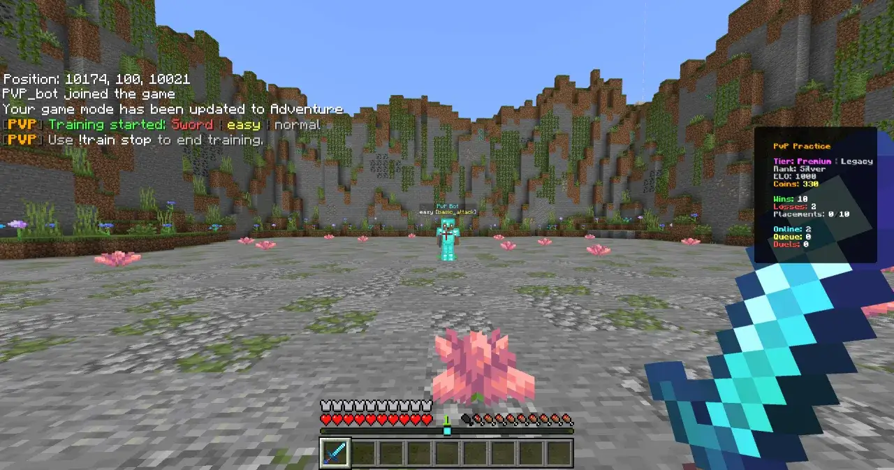 Gracz w zbroi diamentowej ćwiczy **better pvp** z botem w grze Minecraft.