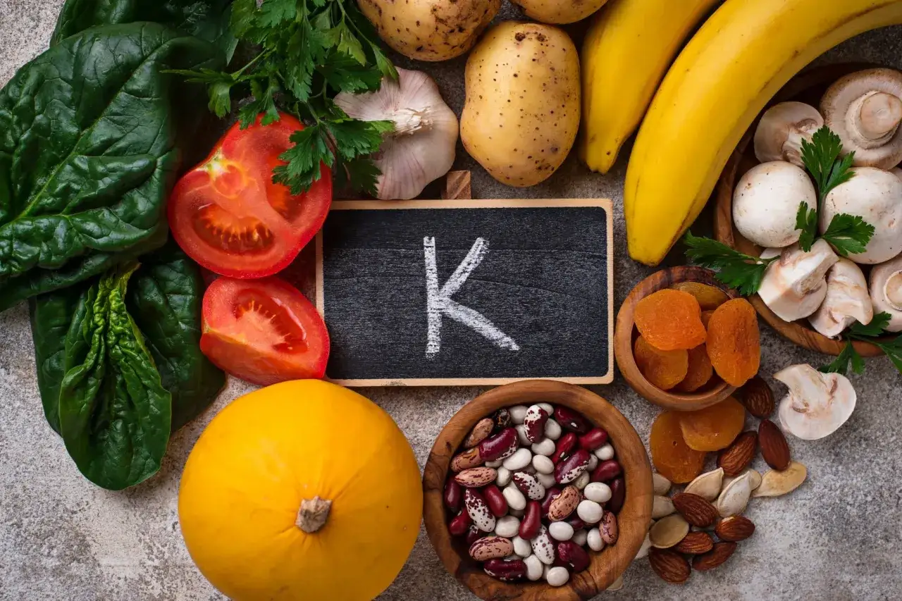 Bananen, Spinat, Tomaten, Kartoffeln und mehr &ndash; Lebensmittel, die Kalium liefern. So beugen Sie einem Kaliummangel vor.