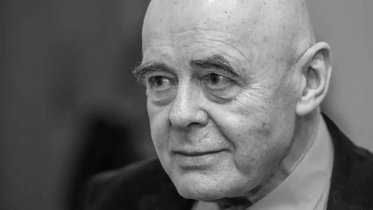 Portret Stanisława Tyma, aktora znanego z kultowego filmu