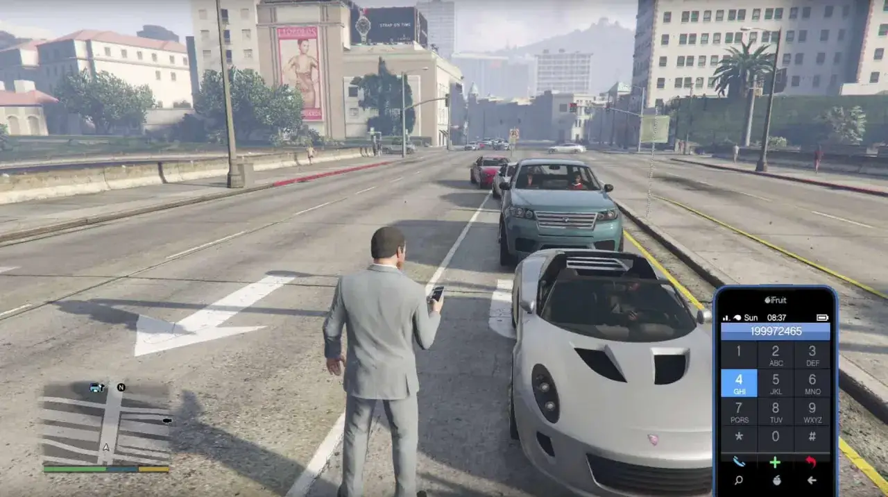 Gracz szuka kodu na nieśmiertelność GTA V, wpisując numer na telefonie w grze.
