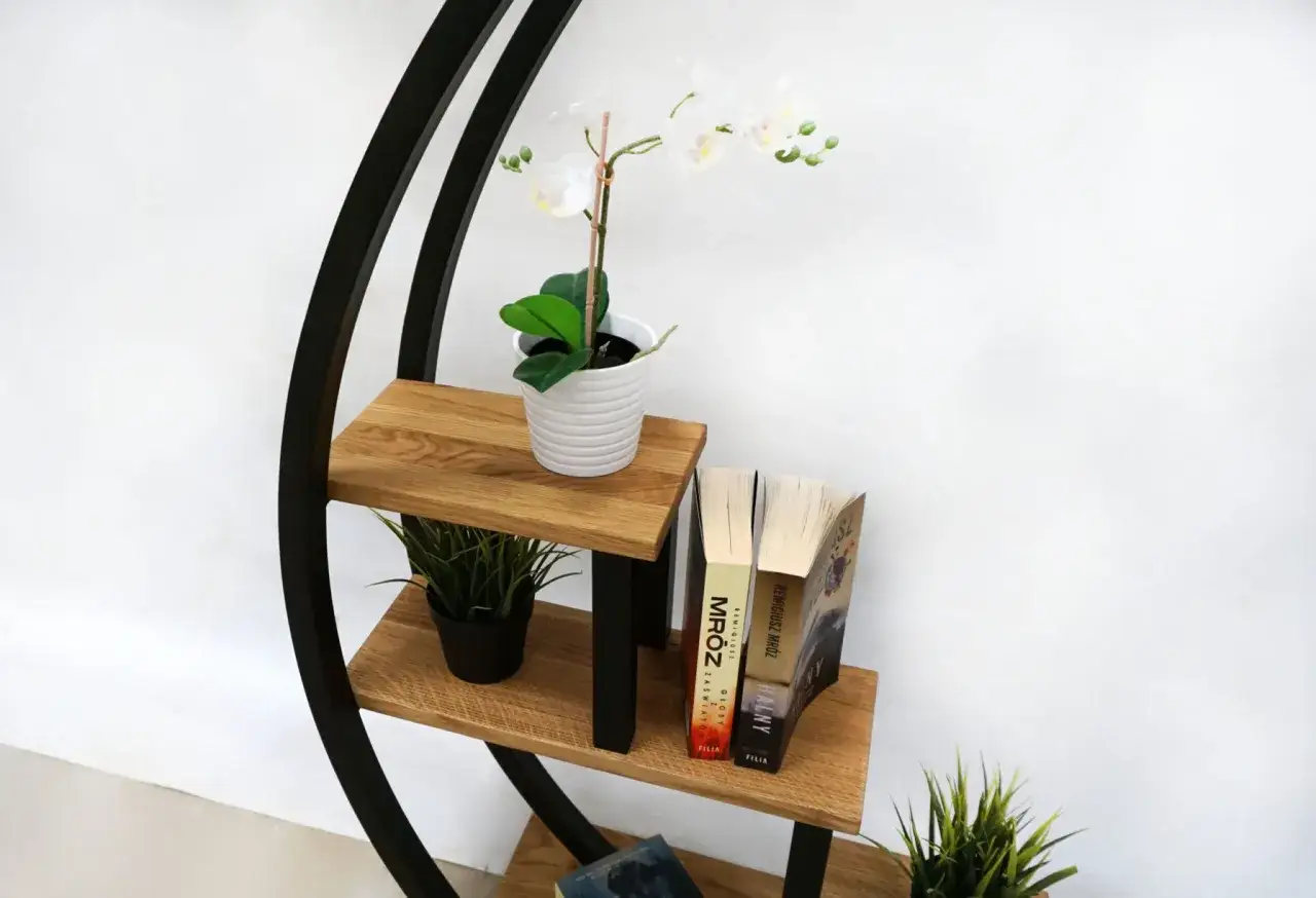 R&oacute;żne style kwietnik&oacute;w stojących DIY (skandynawski, loft, boho)