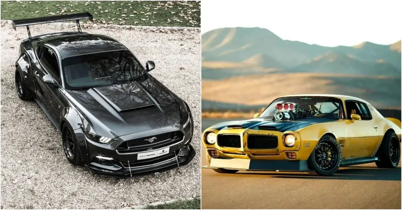 Zwei getunte **muscle cars**: ein schwarzer Ford Mustang mit riesigem Flügel und ein gelber Trans Am mit auffälligem Motor.