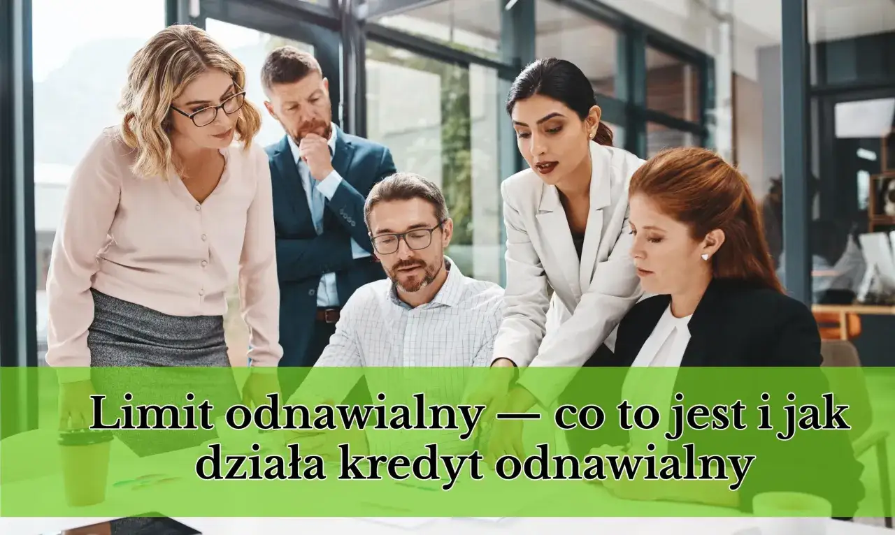 Zespół analizuje dokumenty, dyskutując o tym, jak działa kredyt odnawialny.