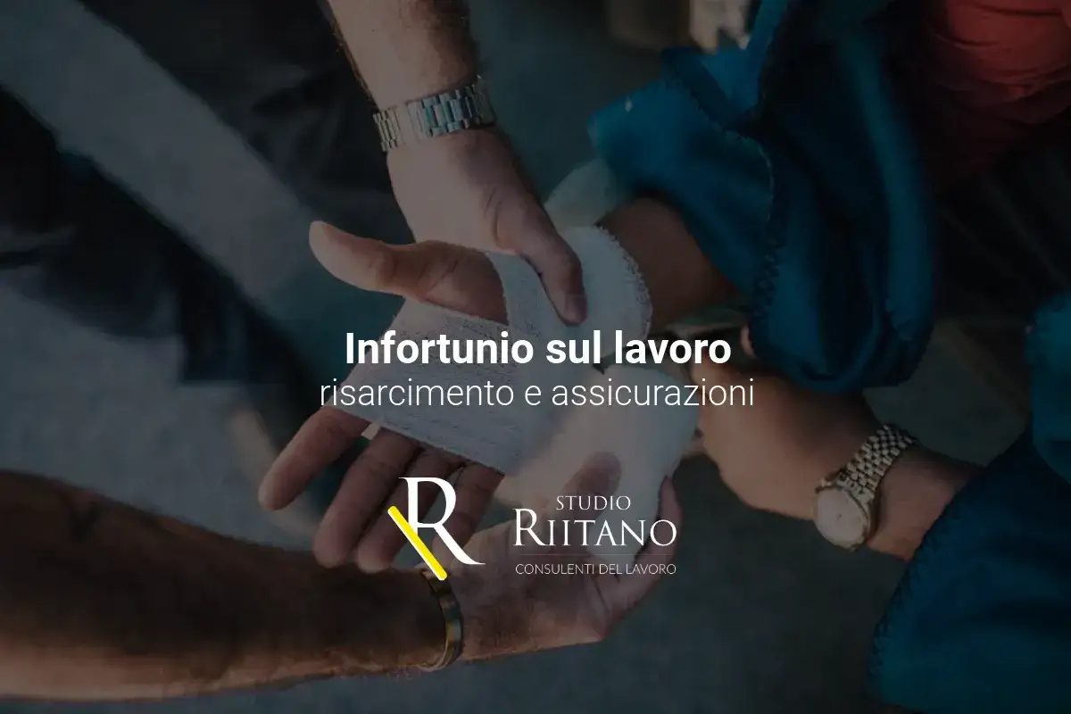 Mani che si bendano una ferita, con testo 