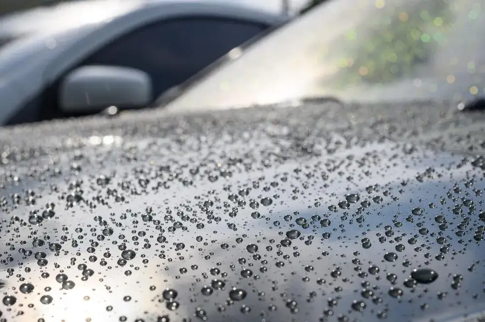 auto woskowanie krople wody hydrofobowość
