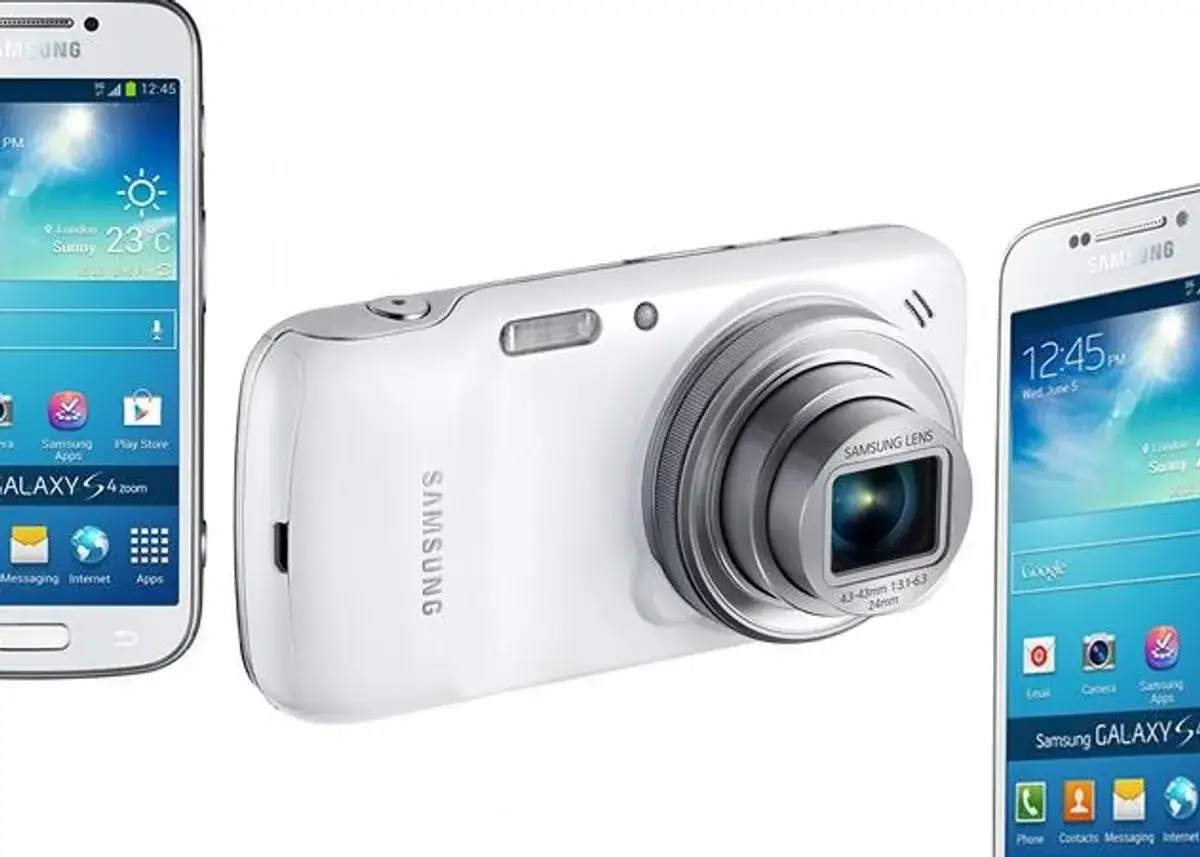 Biały aparat Samsung Galaxy S4 Zoom z obiektywem i dwoma telefonami Samsung po bokach.