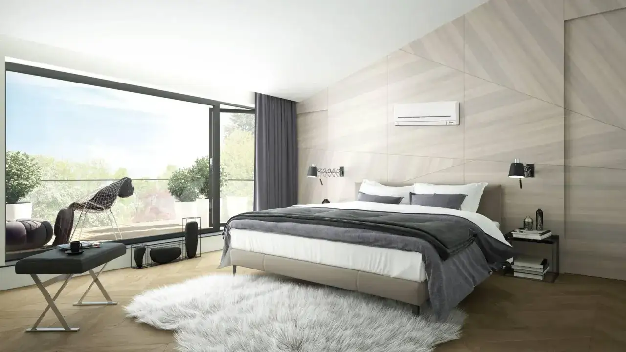 Un condizionatore posizionato in alto sulla parete, sopra il letto, è una soluzione ideale per sapere dove posizionare il condizionatore in camera da letto.
