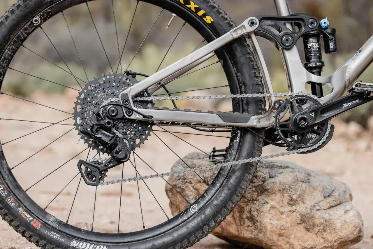 Close-up of a mountain bike's rear drivetrain, featuring a Microshift Advent X derailleur and a wide-range cassette, ready for any trail.
