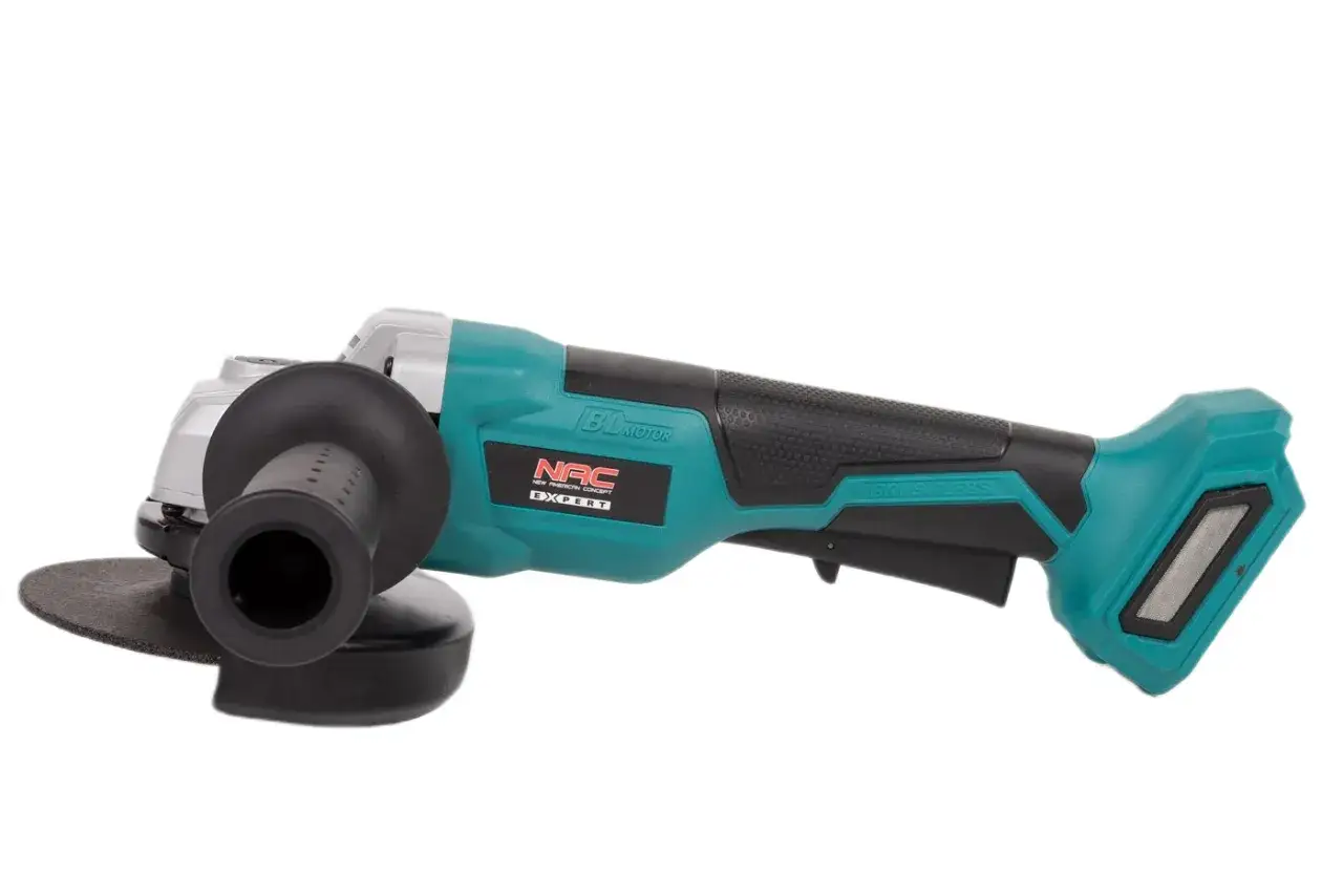 Szlifierka na akumulator NAC EXPERT z silnikiem BL MOTOR i funkcją BRUSHLESS, gotowa do pracy.
