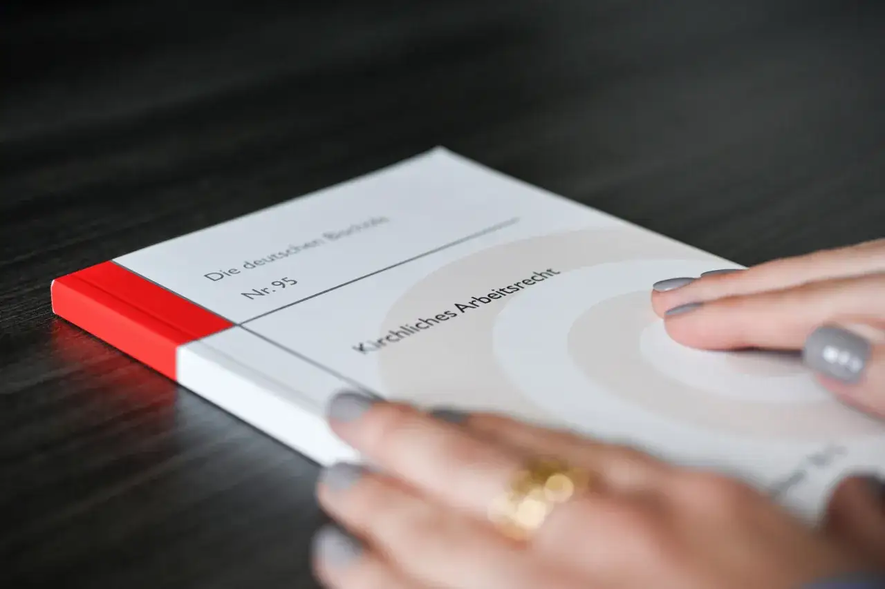 Ein Buch mit dem Titel