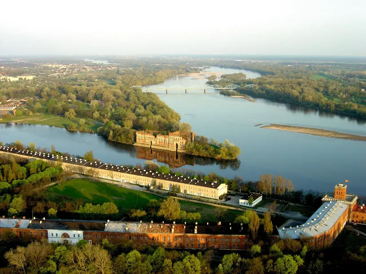 Nowy Dwór Mazowiecki panorama z rzeką i zielenią