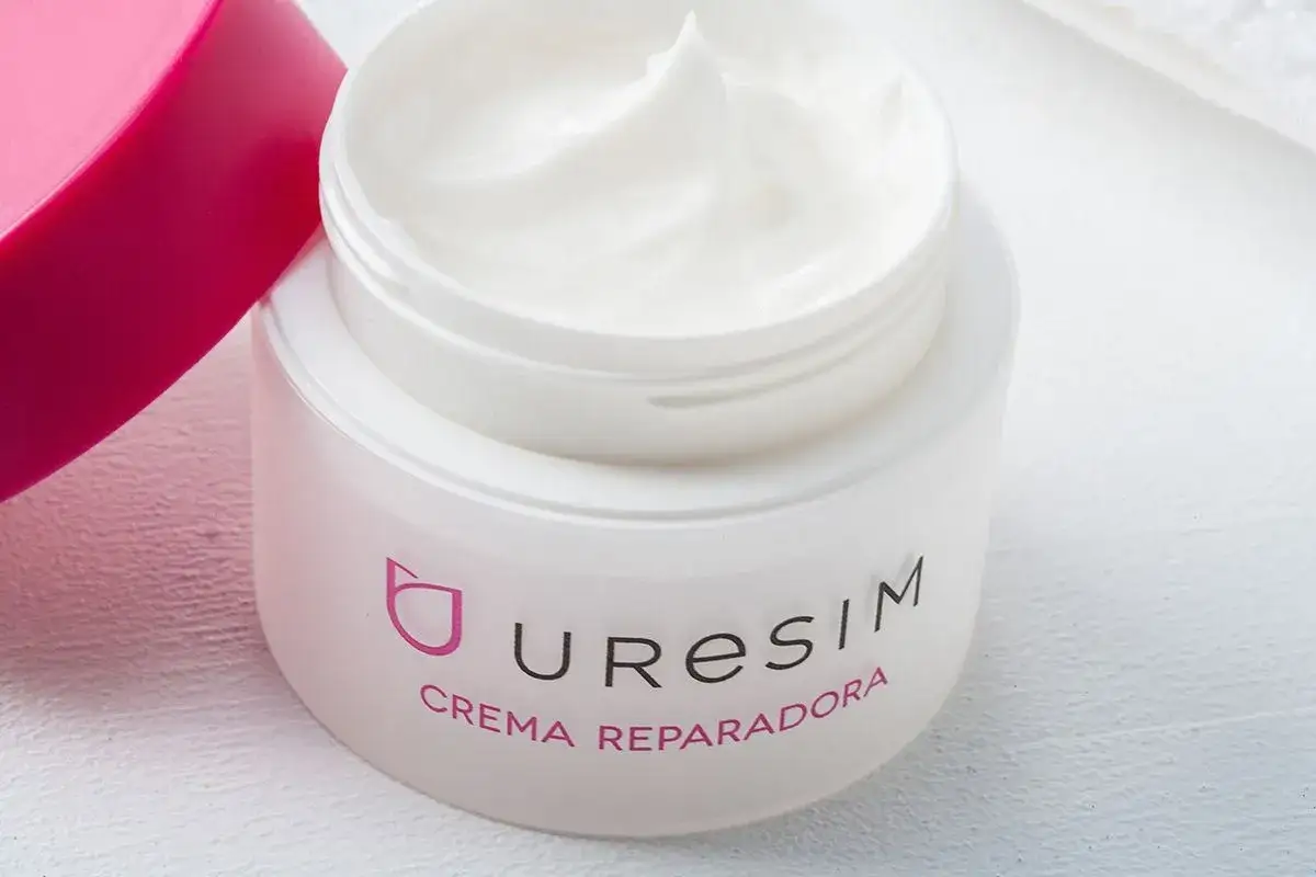 Crema reparadora Uresim, con su textura sedosa, lista para aliviar tu piel. &iexcl;Descubre las uresim crema reparadora opiniones!