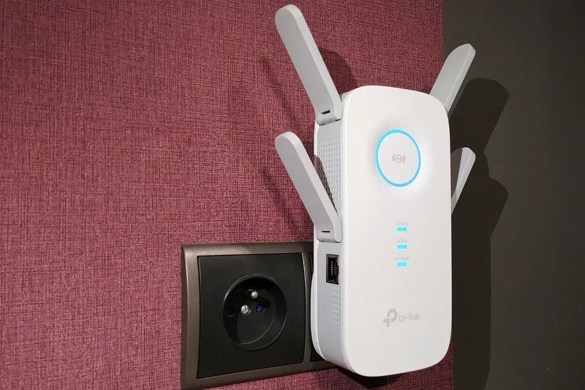 Wzmacniacz Wi-Fi z portem Ethernet