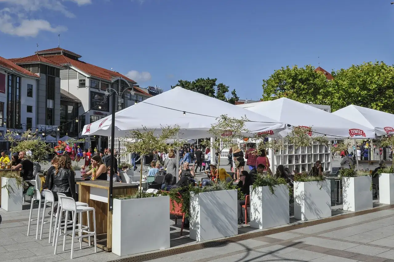 Ogr&oacute;dki letnie restauracje Słupsk