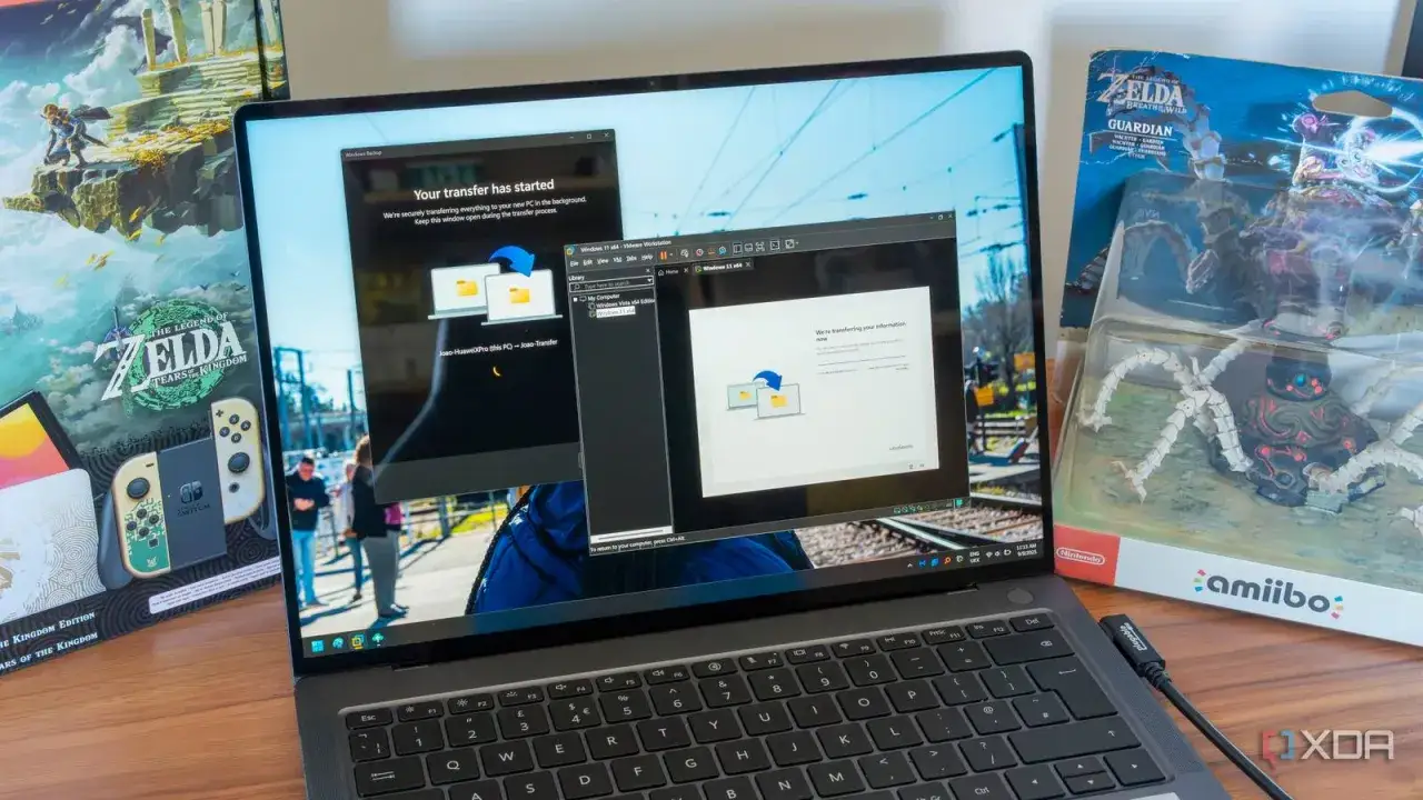 Windows 11 auf neuen PC umziehen: Software &uuml;bertr&auml;gt Daten. Links Zelda-Merchandise.