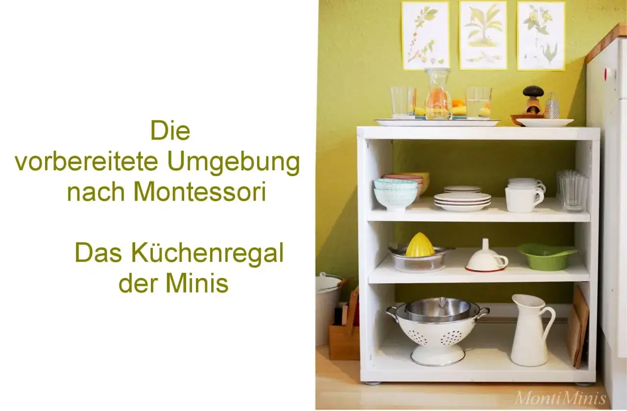 Das K&uuml;chenregal in einer Montessori Kita: Kinder k&ouml;nnen hier selbstst&auml;ndig Geschirr und K&uuml;chenutensilien entdecken und nutzen.