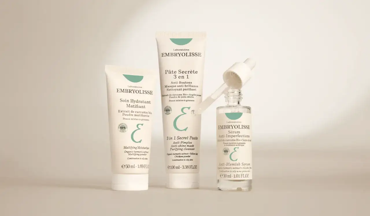 Trois produits Embryolisse pour la zone T : un soin hydratant matifiant, une pâte secrète 3 en 1 et un sérum anti-imperfections.
