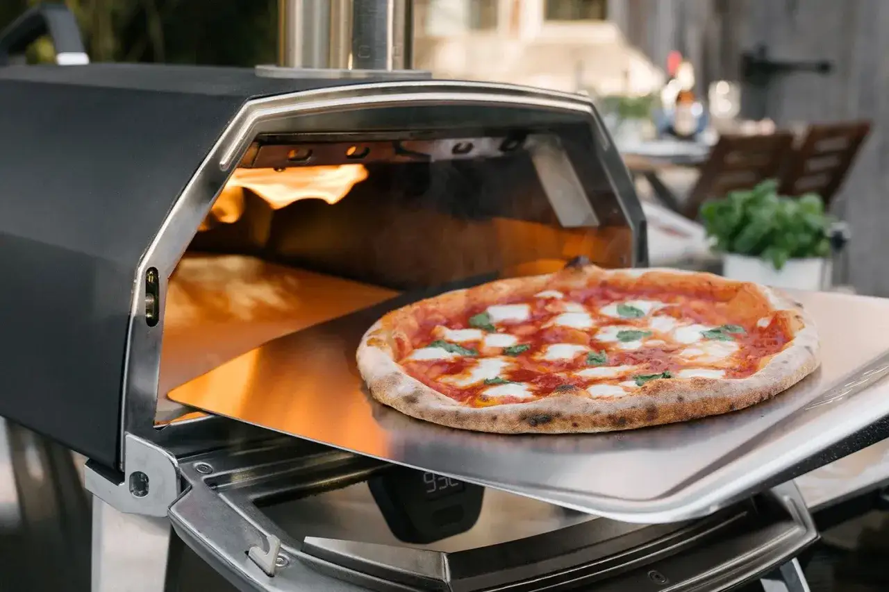 Idealna pizza prosto z pieca! Zastanawiasz się, ile kosztuje piec do pizzy, który pozwoli Ci na takie cuda?