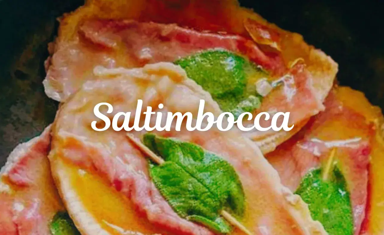 Pyszne saltimbocca alla romana: cielęcina, szynka parmeńska i szałwia, gotowe do podania.