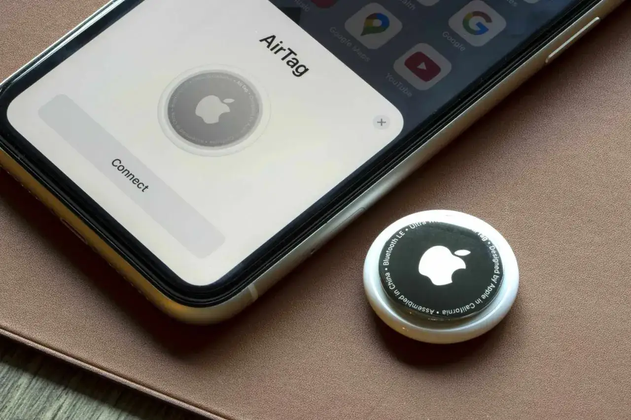 Konfiguracja AirTag na iPhonie. Dowiedz się, airtag co to jest i jak działa, by nigdy nie zgubić swoich rzeczy.