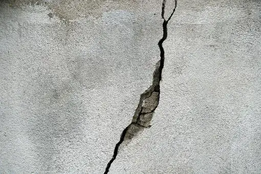 pęknięcia betonu zła pielęgnacja