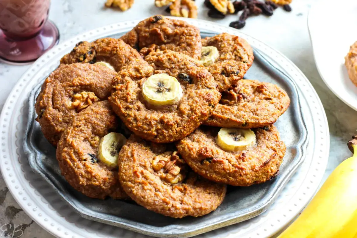 Biscotti senza zucchero con banana e noci, un'esplosione di gusto naturale.