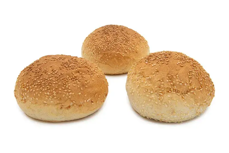 rzemieślnicze bułki do burgerów w piekarni
