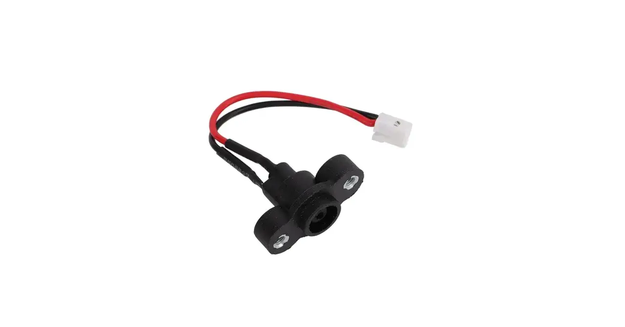 Connecteur de charge pour trottinette &eacute;lectrique. Ce composant permet &agrave; votre trottinette &eacute;lectrique de s'allumer que sur secteur, assurant ainsi sa recharge.