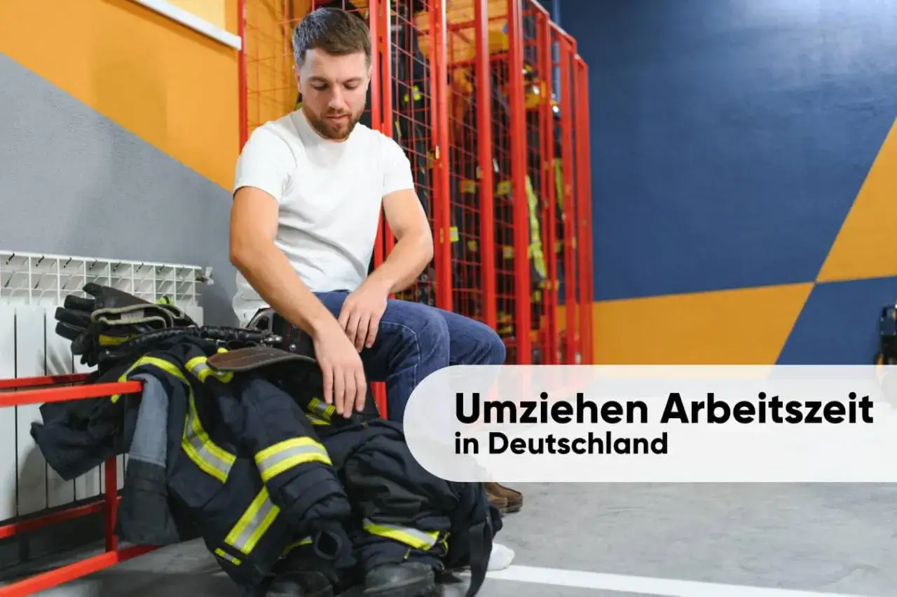Feuerwehrmann sitzt vor seiner Einsatzkleidung. Die Umziehzeit ist Teil der Arbeitszeit in Deutschland.