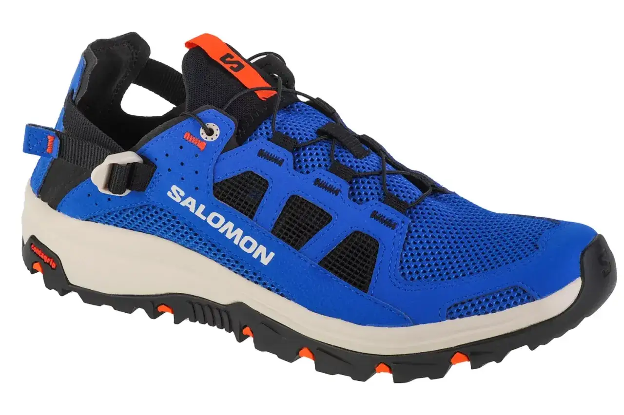 Niebieskie buty Salomon z pomarańczowymi akcentami, idealne jako buty na kajaki. Lekkie, przewiewne, z dobrą przyczepnością.