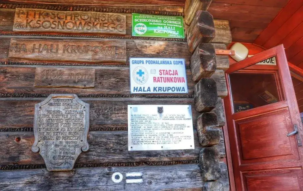 Schronisko górskie tabliczka brak miejsc
