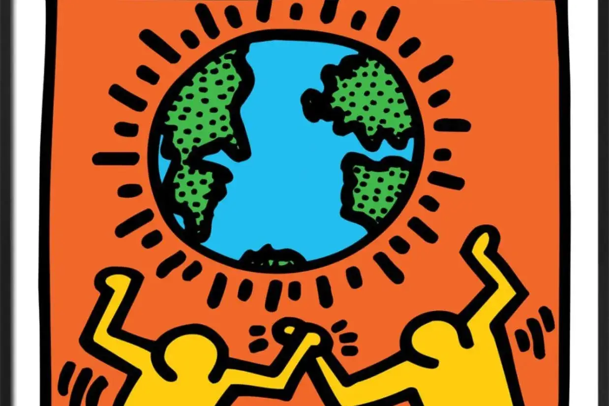 Keith Haring œuvre la plus connue : deux silhouettes jaunes dansent sous une Terre stylisée, rayonnante, sur fond orange.
