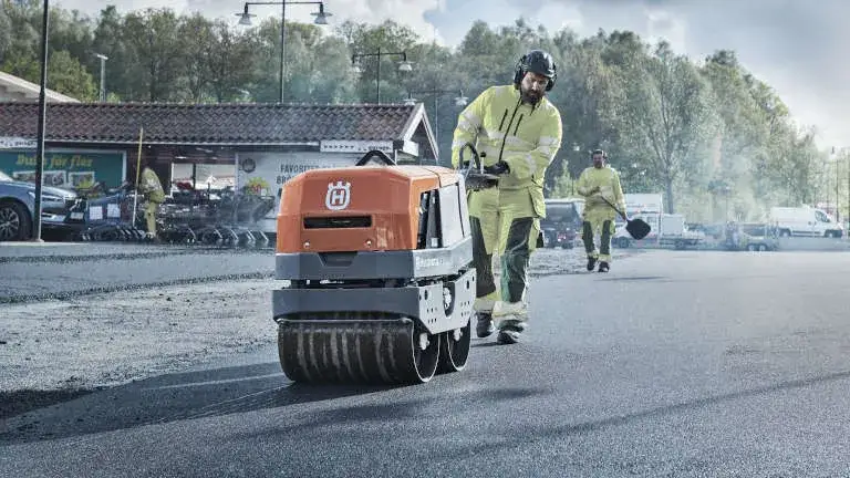 Zdjęcie Jak się kładzie asfalt - uniknij najczęstszych błędów w procesie
