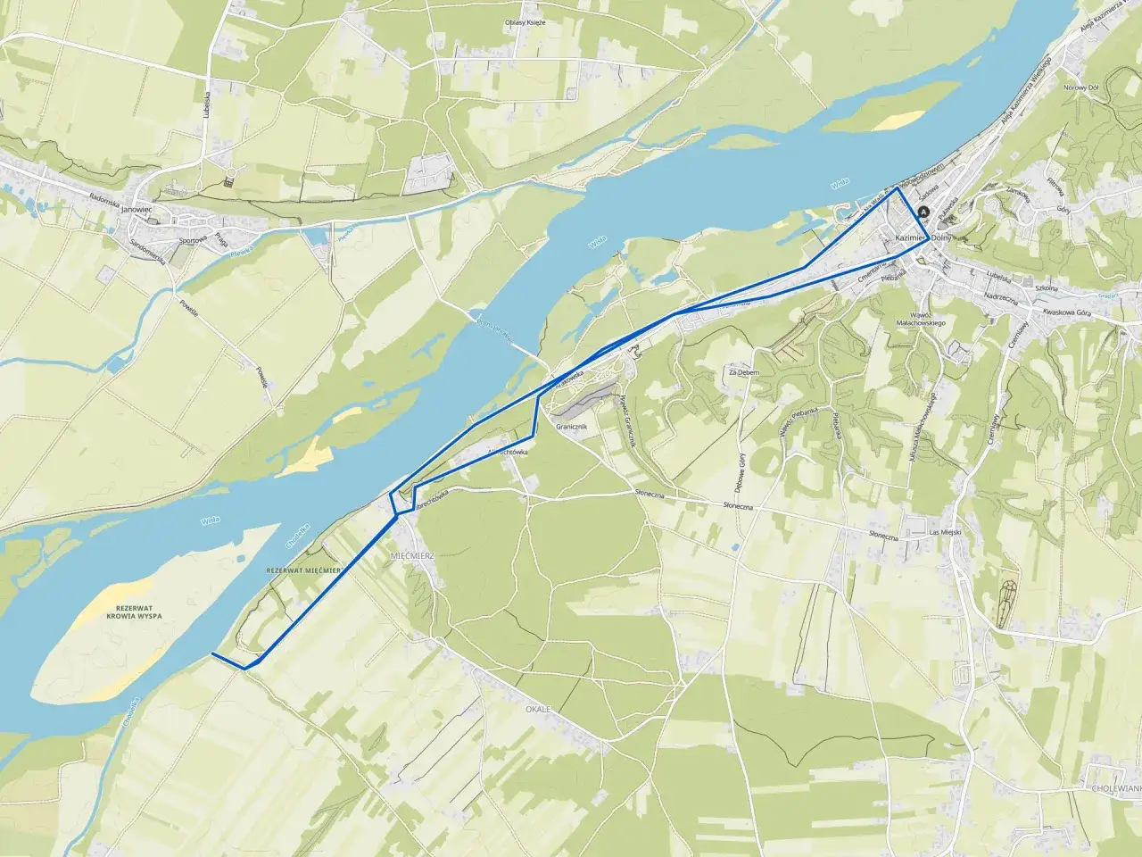 Mapa pokazuje położenie Kazimierza Dolnego nad Wisłą, z zaznaczonymi drogami i rezerwatem Krowia Wyspa.