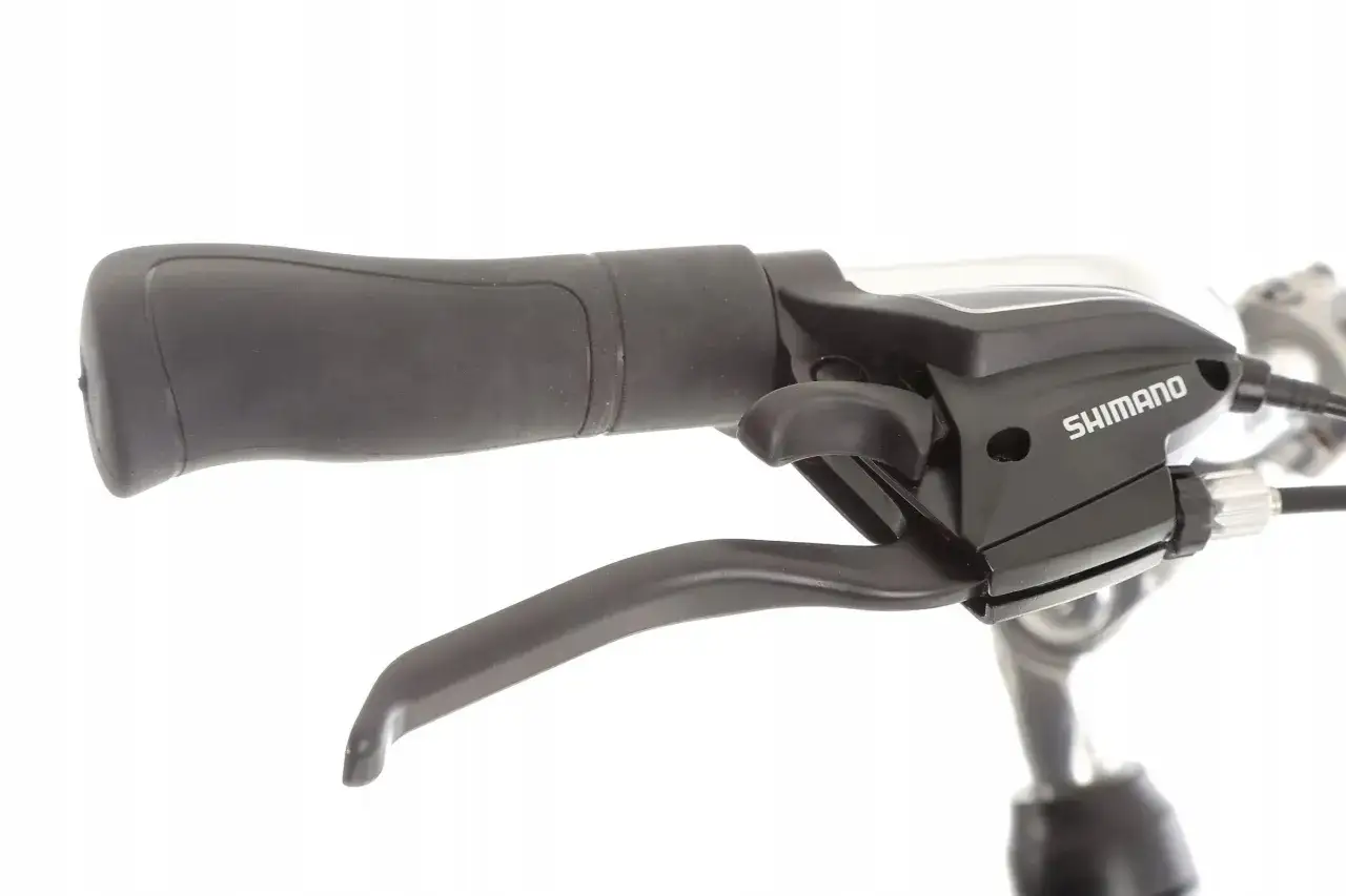 Ergonomiczny chwyt i manetka Shimano – idealna kierownica do roweru trekkingowego dla komfortowej jazdy.