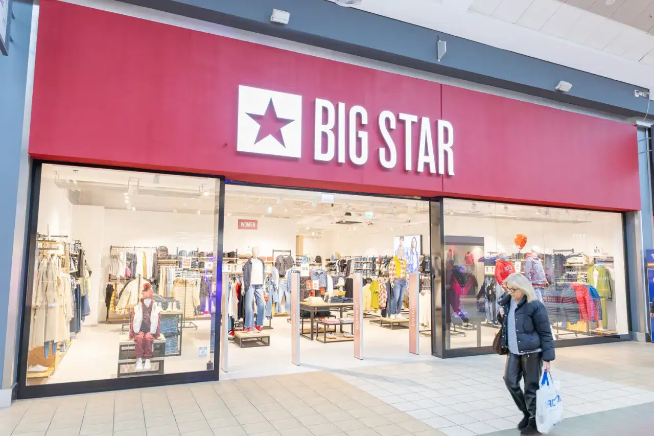 Sklep Big Star, znana marka odzieżowa, prezentuje swoje kolekcje.