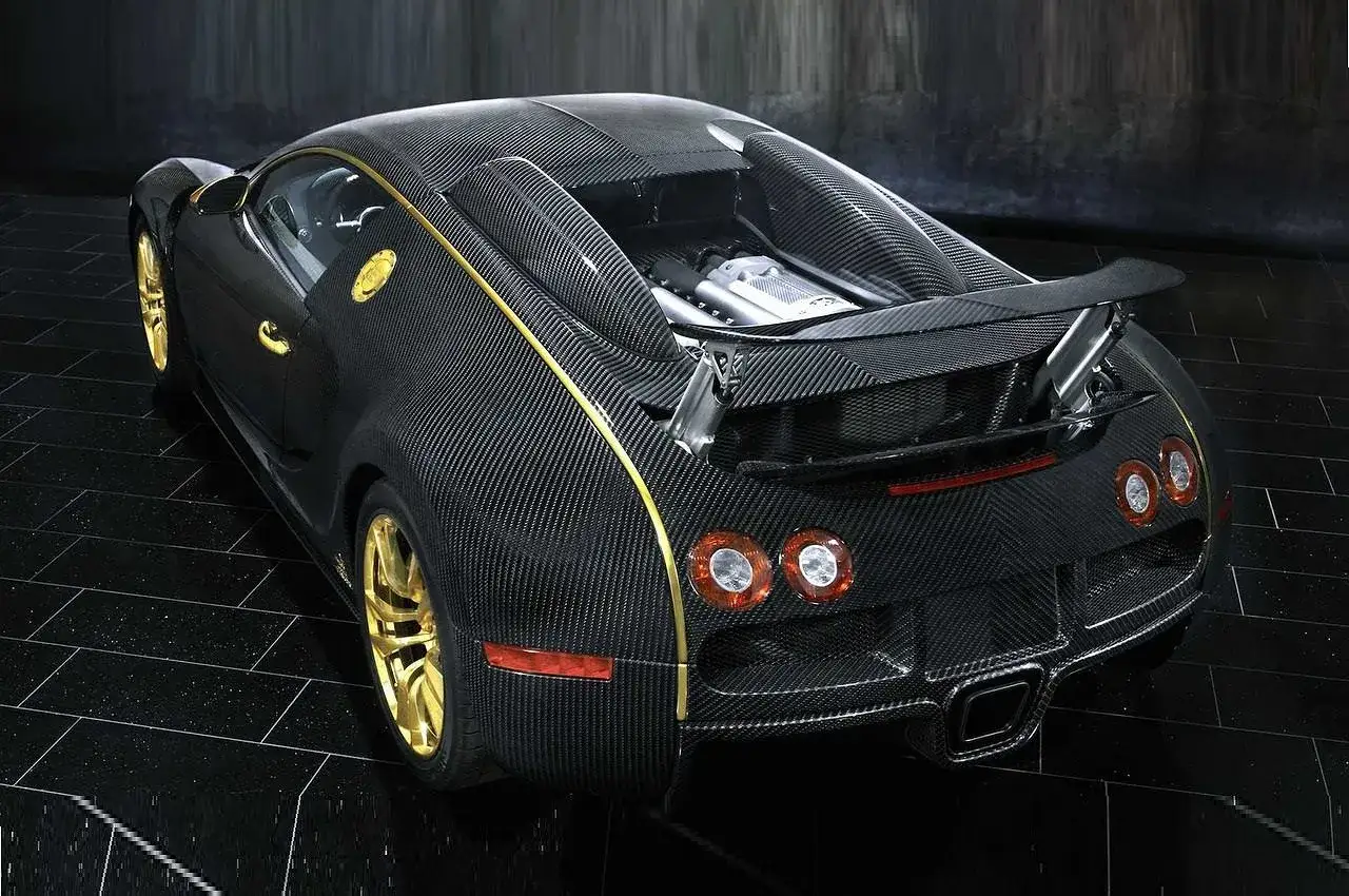 Bugatti Veyron na stacji benzynowej