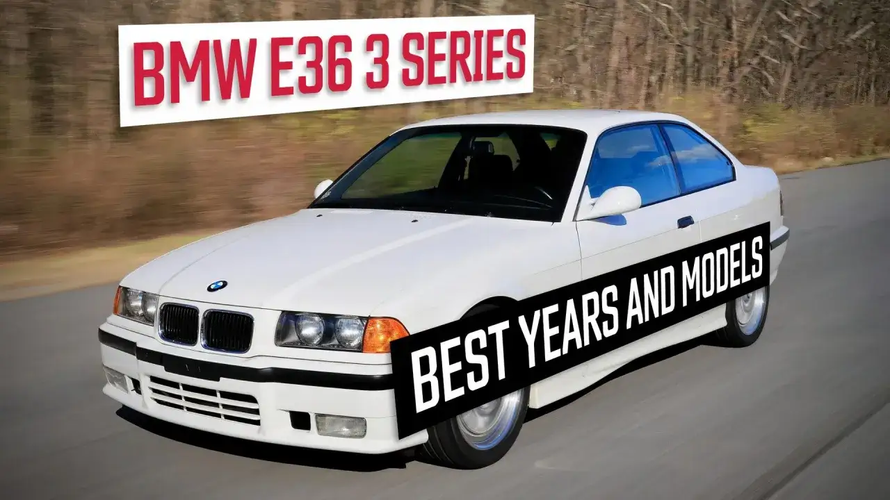 Białe BMW E36 3 Series w ruchu, z napisem 
