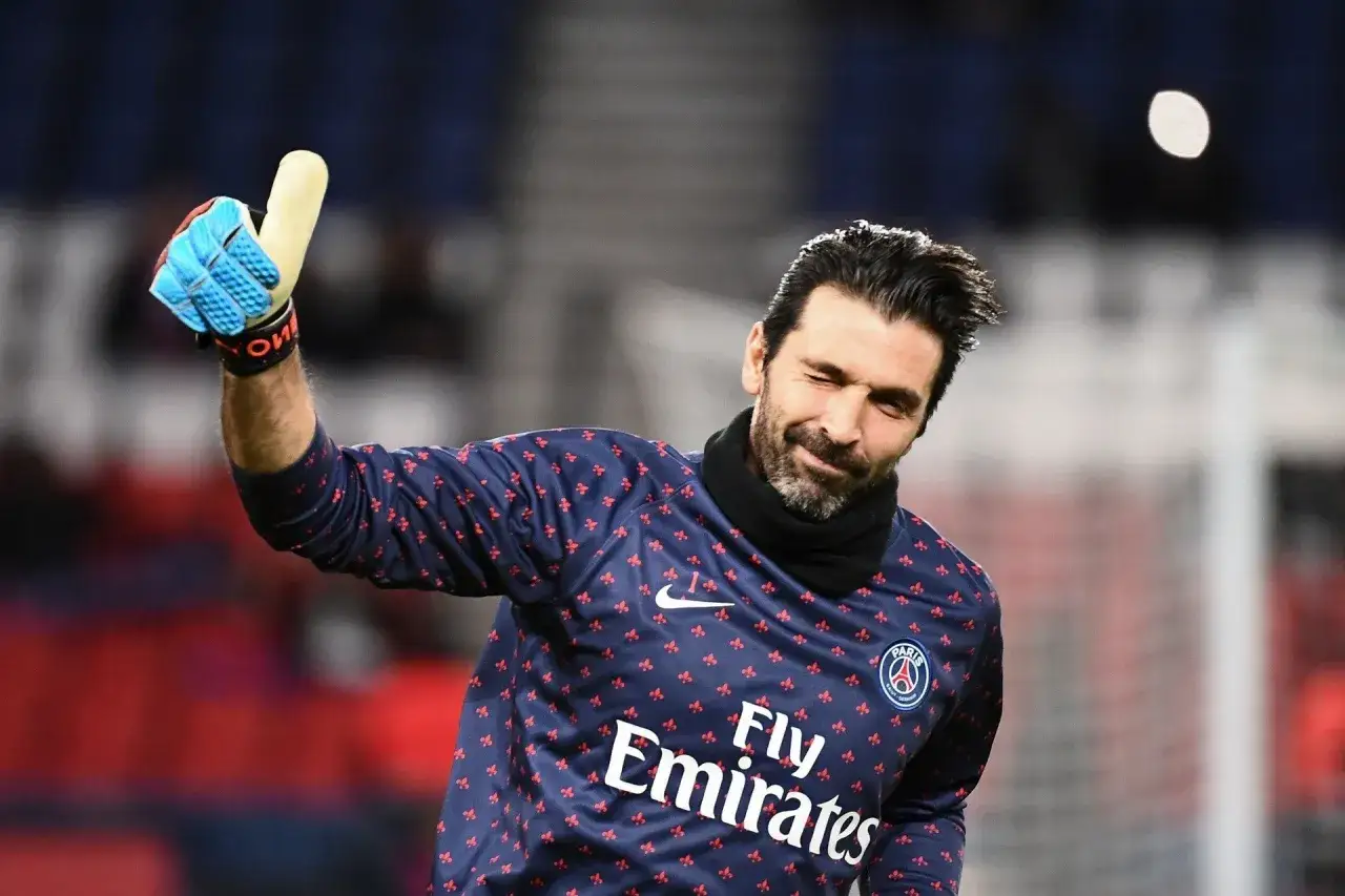 Gianluigi Buffon, jeden z najlepsi bramkarze w historii, w koszulce PSG.
