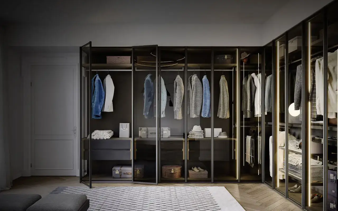 Ein moderner Kleiderschrank mit H&auml;ngegarderoben, Schubladen und Regalen. Hier sieht man, wie organisiere ich meinen Kleiderschrank stilvoll.