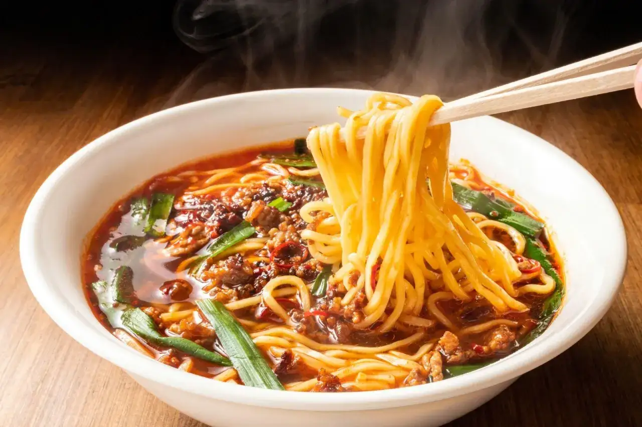 Robienie makaronu ramen maszynka