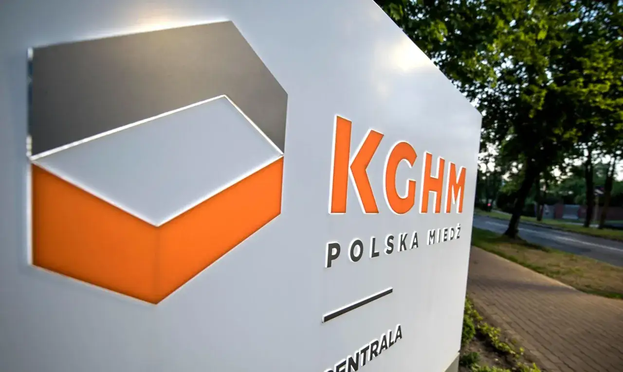 Logo KGHM Polska Miedź. Dokładna kghm analiza pozwala na rozw&oacute;j firmy.