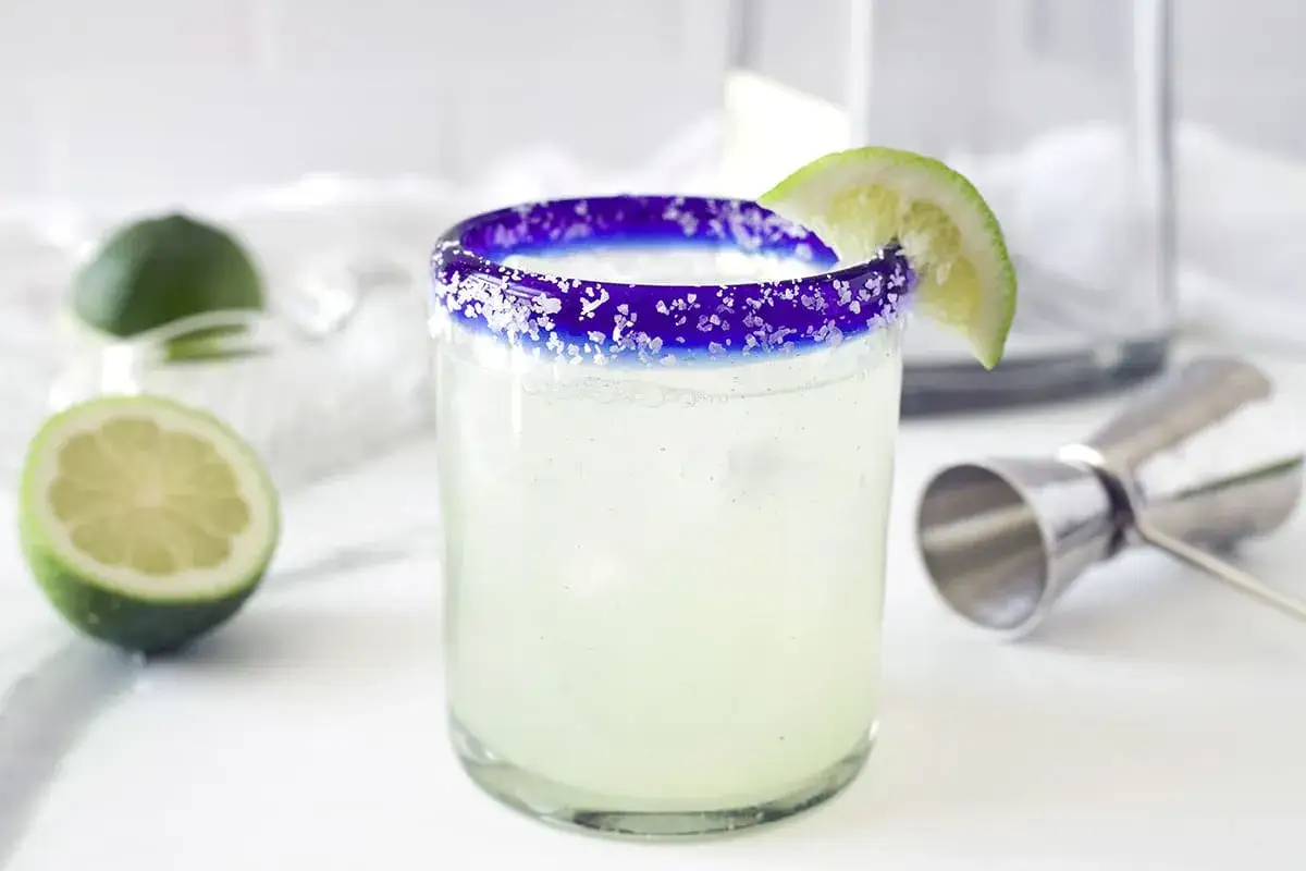 En l&auml;cker margarita med saltkant och lime. Perfekt f&ouml;r ett enkelt margarita recept.
