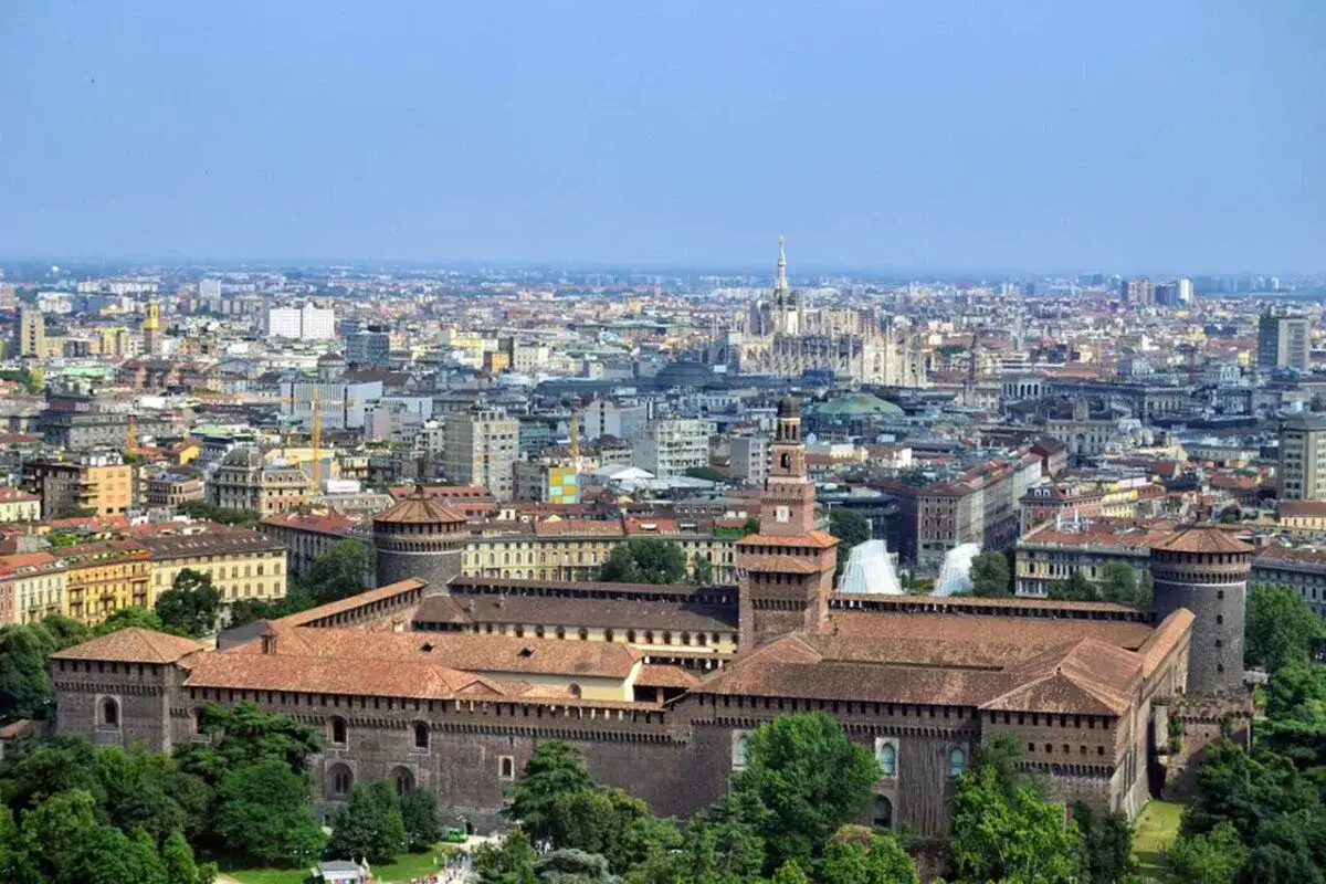 panorama Mediolanu z dachu Duomo