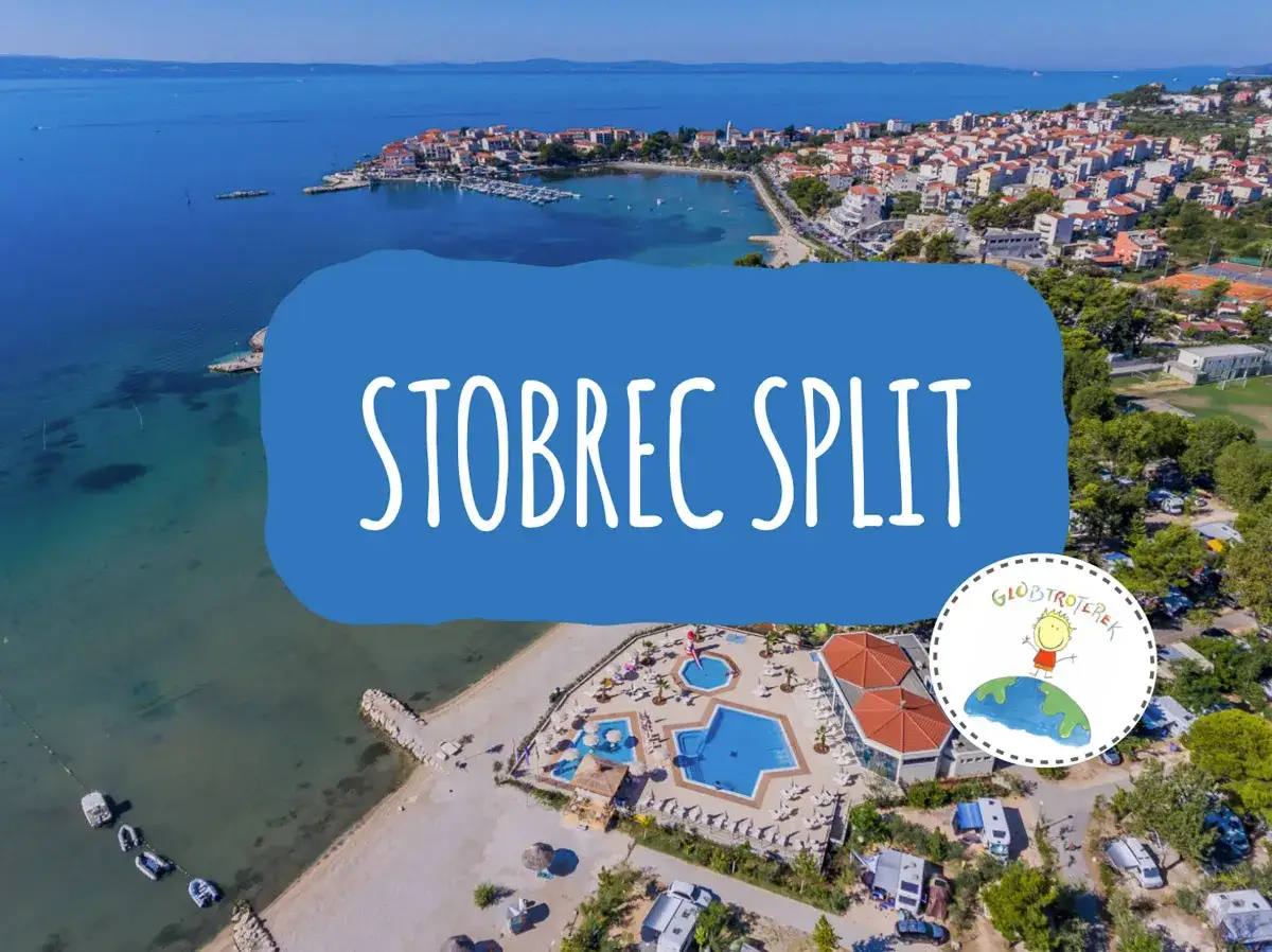 Widok z lotu ptaka na Stobrec Split, z kempingiem i basenami. Idealne miejsce na wakacje z rodziną.