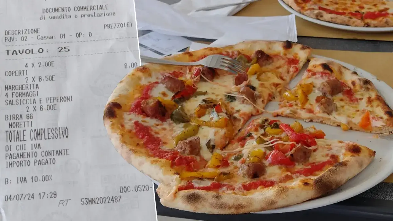 Na rachunku widać, ile kosztuje pizza we Włoszech: 2 pizze po 6,50 euro każda. Na talerzu apetyczna pizza z kiełbasą i papryką.