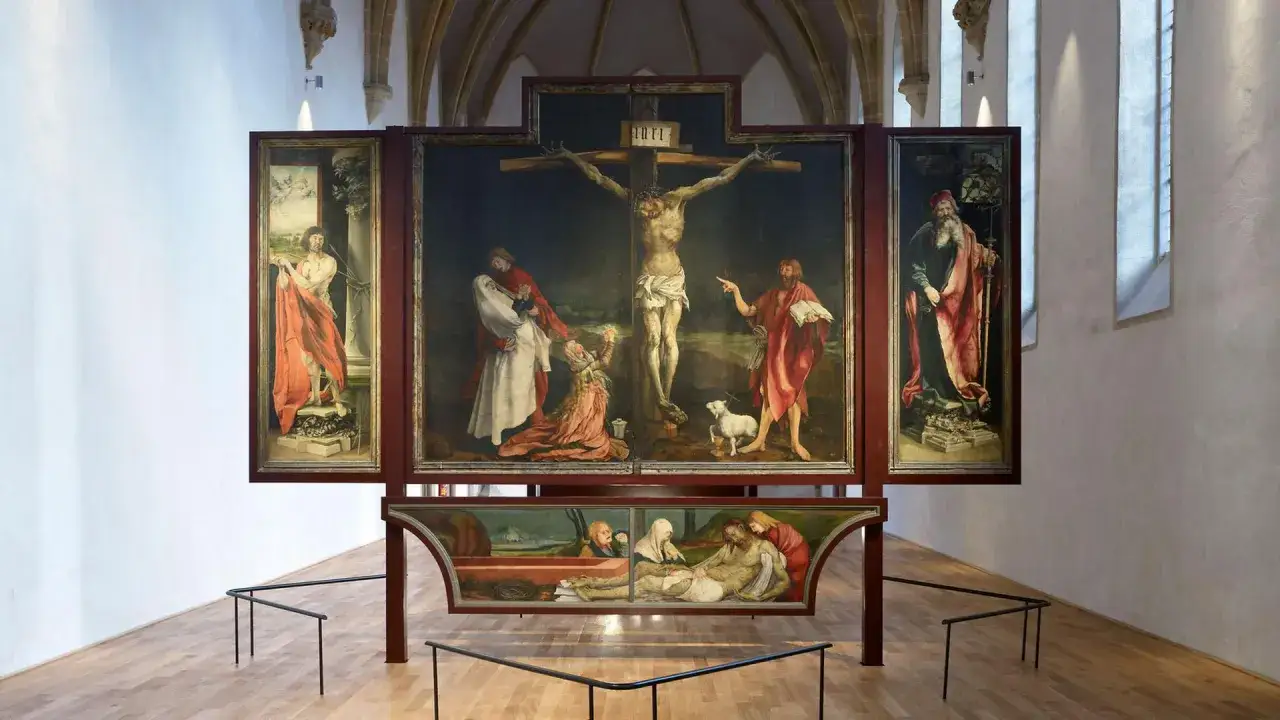 Der Isenheimer Altar zeigt die Kreuzigung Christi mit Maria und Johannes. Unten die Grablegung. Ein Meisterwerk der Kunst.