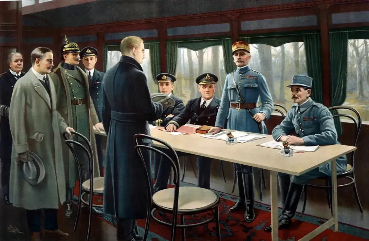 Militares y civiles reunidos en un vagón de tren, discutiendo el fin de la Primera Guerra Mundial.