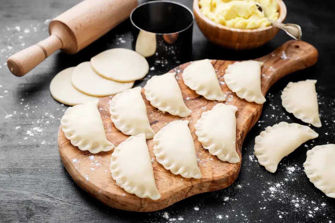 jak lepić pierogi techniki